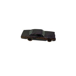 Mattel Hot Wheels 69 Dodge Coronet Super Bee Purple Metallic Flames Collectible